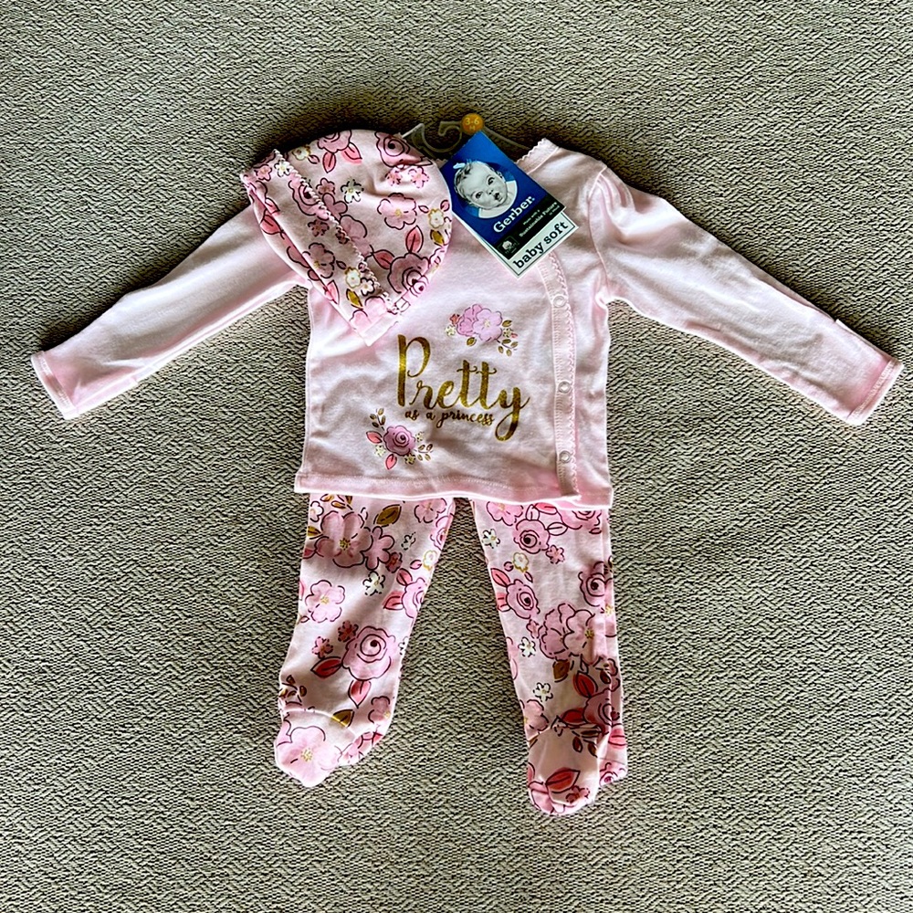 Gerber 3 piece set. Includes hat, top and bottoms. Brand new never been worn